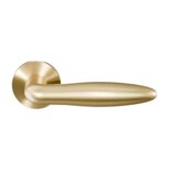 Deurkruk Sigaar model 19 mm op rozet Mat Messing